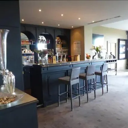 Le H - & Restaurant