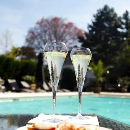 Le H - & Restaurant Hotel