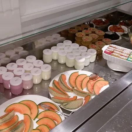 Le H - & Restaurant