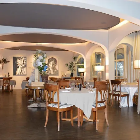 Le H - & Restaurant 3*