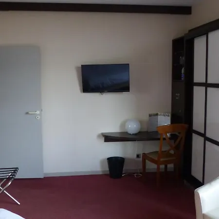 Le H - & Restaurant 3*