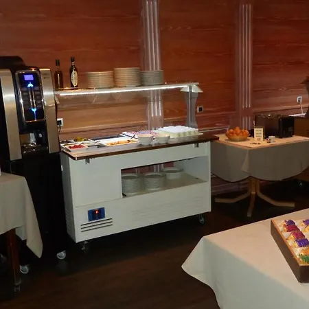 Le H - & Restaurant 3* バール